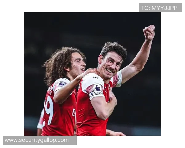 大辫子足球球星的传奇故事与他在赛场上的辉煌成就解析