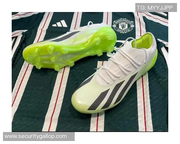 球星同款足球鞋最新款式曝光，尽显个性与竞技魅力