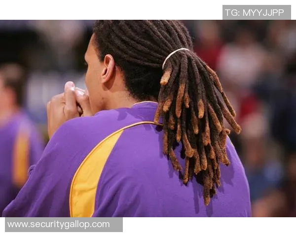 美国足球明星发型大盘点从经典到潮流引领球场风尚